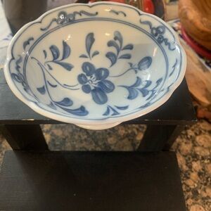 Japanese Arita ware piece in the "Sanpo" (三峰) or "Blue Onion" style